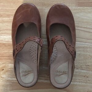 Dansko Women's Tan Leather Mules